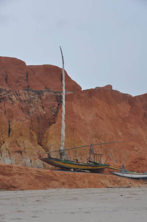 Jangada em falésia de Canoa Quebrada - CE